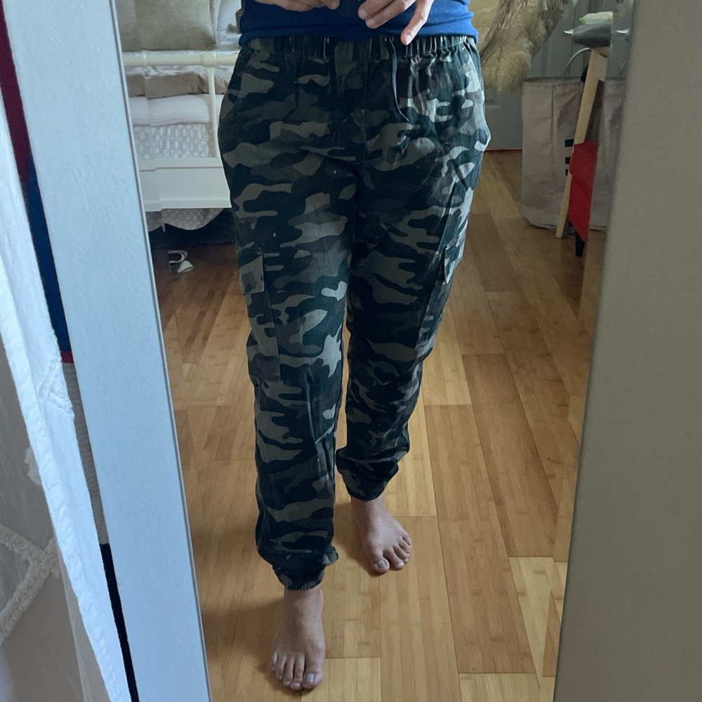 Women's Camo Jogger Pants drawstring carpenter pockets